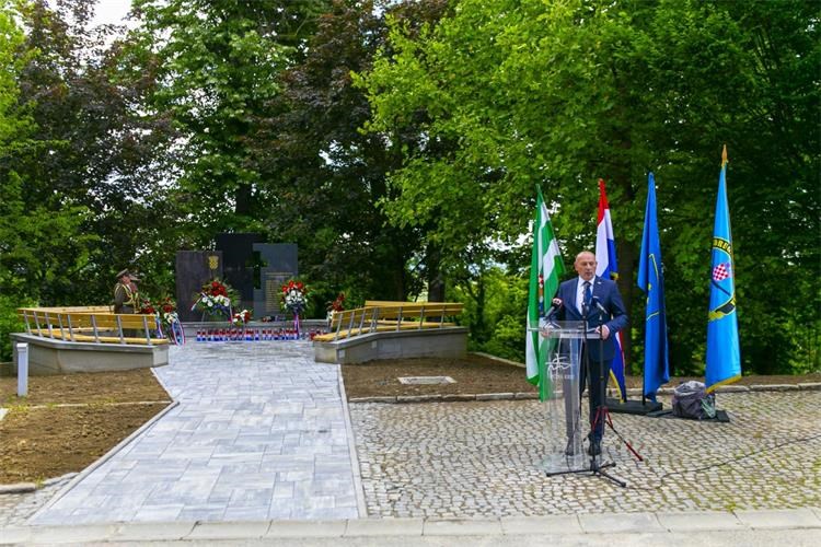Slika /Foto 2025-2/0143A_Spomenik_branitelja_KRIZ_290525.jpg